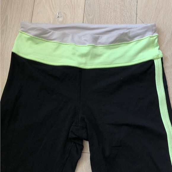 Lululemon Run Pace Tight Leggings in Black & Neon Green Size 4 - Picture 8 of 12